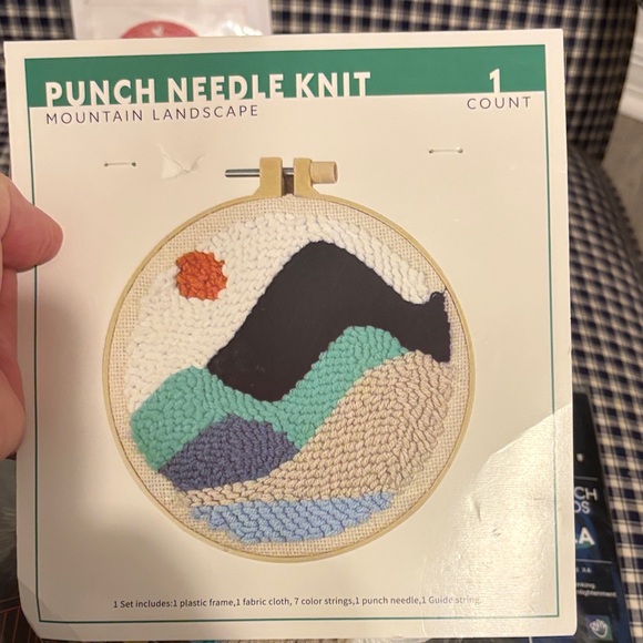 Crafters set: Crochet Kit, Punch Needle Set, scratch card set and bead art set - Picture 6 of 9